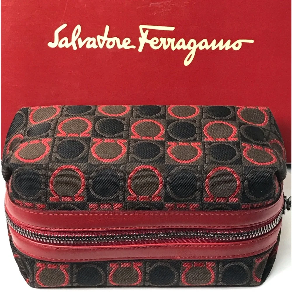 Salvatore Ferragamo Gancini Pouch Bag🔥😍